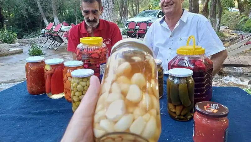 Araban Sarımsağı ile Hazırlanan Turşu: Şifa Kaynağı Yeni Lezzet