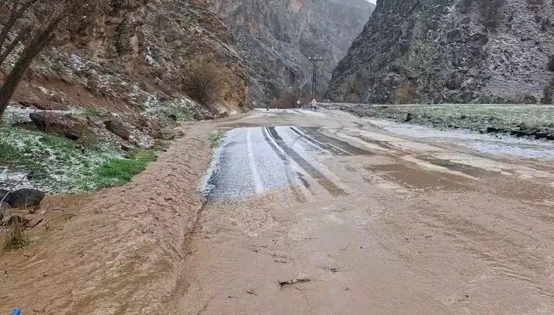 Tunceli'de Dolu ve Sağanak Yağış, Hayatı Olumsuz Etkiledi: Beklenmeyen Doğa Olayı