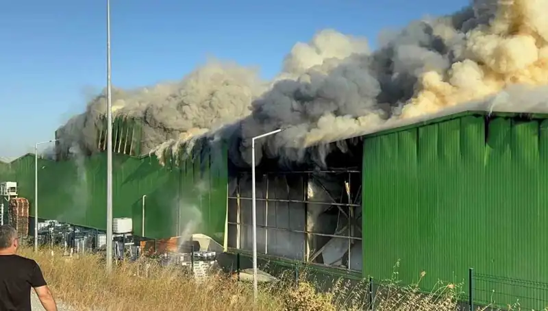 Balıkesir’deki Fabrika Yangınında Bir Tutuklama: İki Can Kayıp