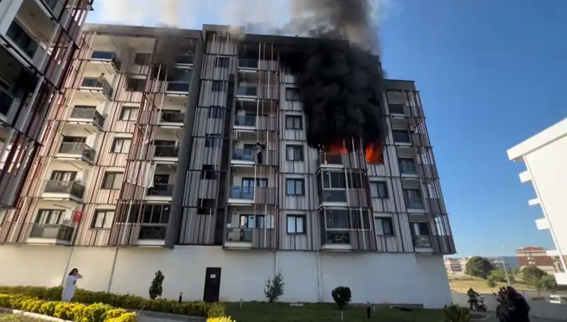 Çanakkale'de Korku Dolu Anlar: Yangınla Uyanan Mahallede Panik Hüküm Sürdü