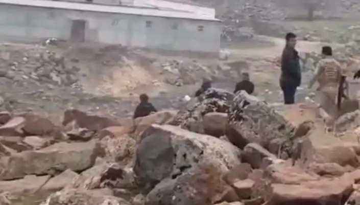 Diyarbakır’da Taşlı, Tabancalı Kavga: 3 Kişi Hayatını Kaybetti, Çok Sayıda Yaralı