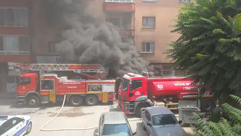 Niğde'de Beyaz Eşya Deposunda Büyük Yangın Meydana Geldi