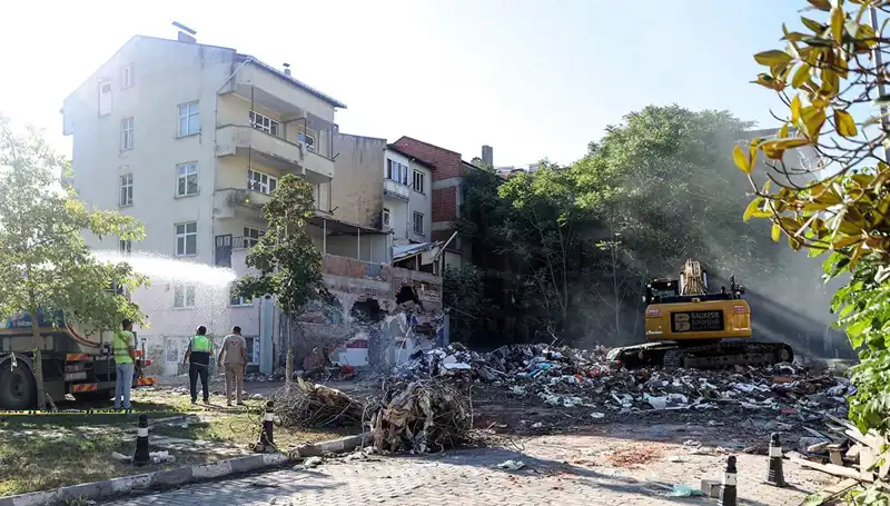 Sındırgı'da Depremler Peş Peşe Geliyor: Artçı Sarsıntılar Endişe Yarattı