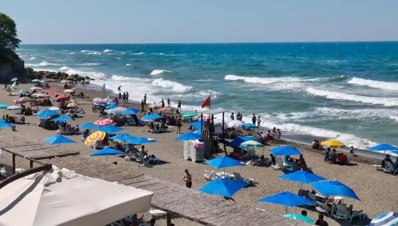 Akçakoca’da Deniz Yasağı Kararı: Nedenleri ve Etkileri