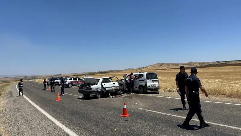 Adıyaman'daki Trajik Trafik Kazasında 4 Kişi Kayıp Verdi