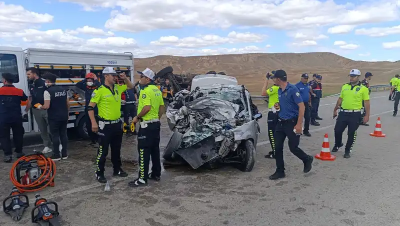 Yozgat'ta Meydana Gelen Feci Kazada 3 Kişi Hayatını Kaybetti, 2 Yaralı