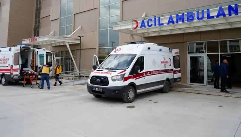 Erzincan'da Feci Kaza: 1 Kişi Hayatını Kaybetti, 3 Yaralı