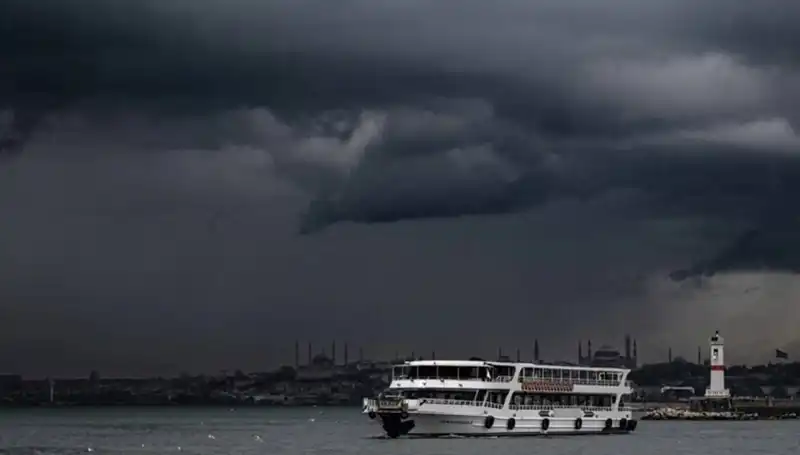 İstanbul'da Sağanak Yağış Uyarısı: Diğer İllerde de Etki Gösteren Fırtına!