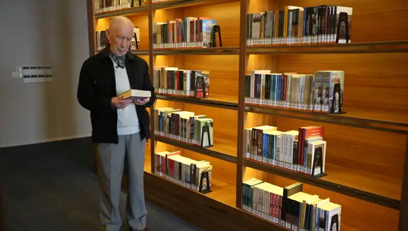71 Yıldır Kitaplarla Dost: Okuma Tutkusunu Sürdüren Bir Hayat Hikayesi