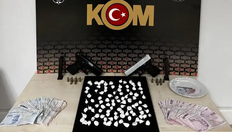 Çeşme'de Eve Silah Saldırısı: Soruşturma Derinleşiyor, 3 Kişi Gözaltında