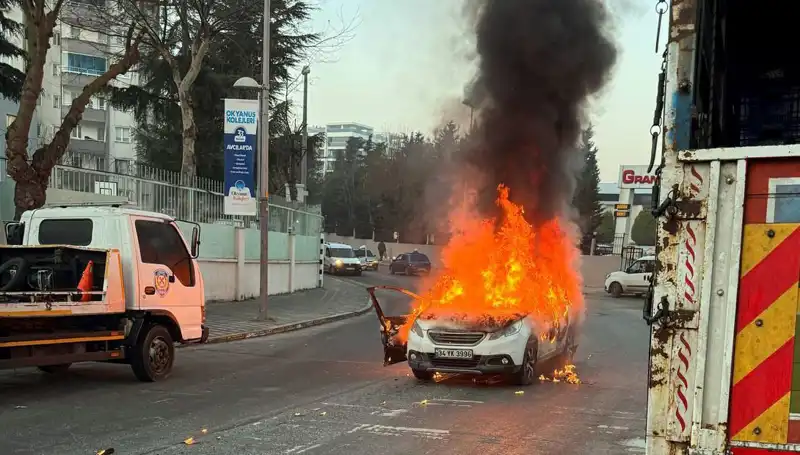 Alev Topuna Dönen Araçta Korku Dolu Anlar: Çarpan Otomobiller İhmal Edildi mi?