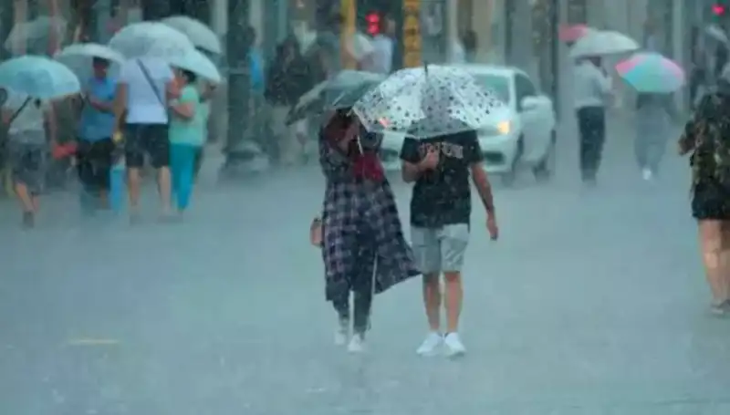 Meteoroloji'den Çarpıcı Uyarı: Yangın Bölgelerinde Kuvvetli Rüzgar, İstanbul'da Sağanak Yağış Bekleniyor