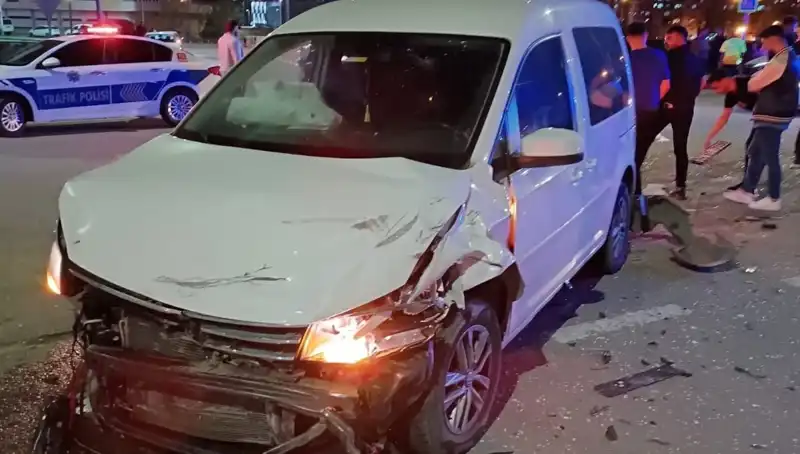 Batman’da Otomobil ile Hafif Ticari Araç Çarpıştı: 7 Yaralı