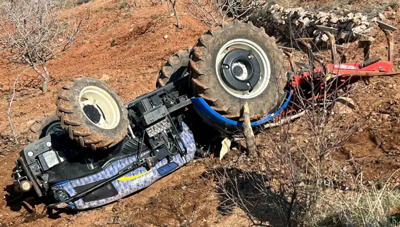 Siirt'te Devrilen Traktörün Sürücüsünden Kötü Haber: Hayatını Kaybetti