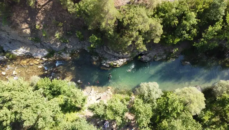 Adana’nın Sıcaklarında Yaylacılar Doğal Sularla Ferahladı