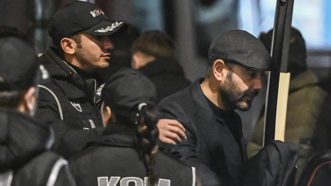 Beşiktaş Belediye Başkanı Akpolat İhale Yolsuzluğu Soruşturmasıyla Tutuklandı