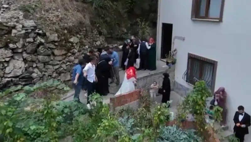 Düğün Dernek Değil, Korku Anlarına Sahne Oldu: Kanlı Düğün Ekranlara Geldi