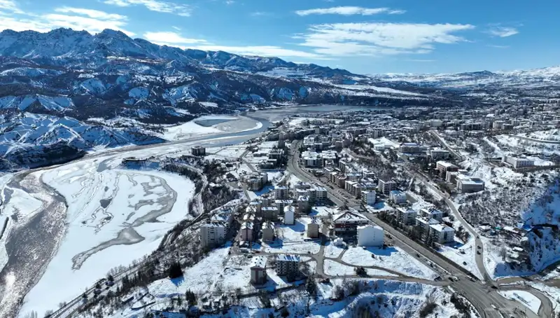 Tunceli'de Olumsuz Hava Koşulları 131 Köy Yolunu Ulaşıma Kapattı