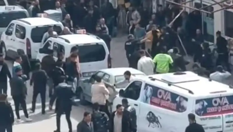 Erciş'te Taşlı Sopalı Kavga: 7 Gözaltı, Olayın Ardındaki Nedenler