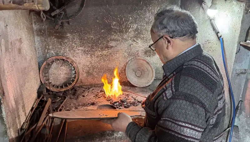 Baba Mesleğini 20 Metrekarelik Dükkanında Nestene Yaşatıyor