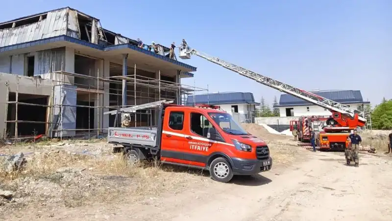 Ankara Gölbaşı’nda Villaların Bulunduğu Alanda Korkutan Yangın
