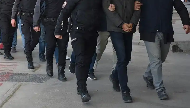 FETÖ'nün Kirli Ağları Çökertildi: 5 İlde 10 Gözaltı!