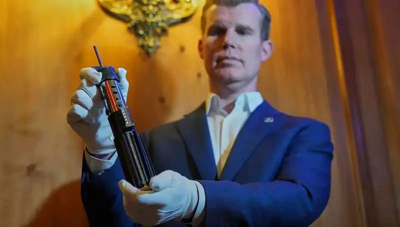 Darth Vader’ın Efsanevi Işın Kılıcı Açık Artırmada Rekor Fiyatla Satıldı!