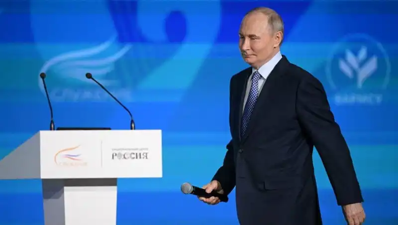 Rusya'da Yabancı Ajan Yasası Değişti: Putin'in Yeni Adımı