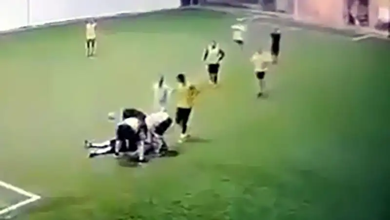 Adana'da Trajik Olay: Halı Sahada Hayatını Kaybeden 3 Çocuk Babası