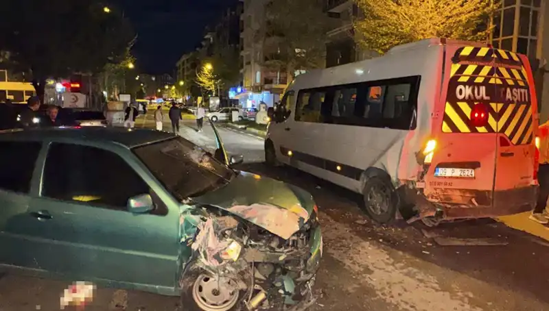 Otomobil Servis Minibüsüne Çarptı: 6 Kişi Yaralandı, Olayın Detayları Şok Etti