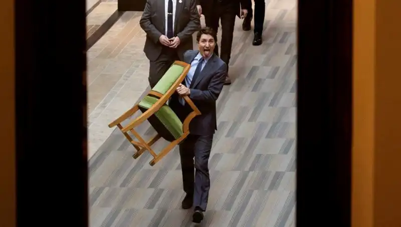 Trudeau, Sandalyeye El Koyarak Protestoculara Mesaj Göndermiş Olabilir