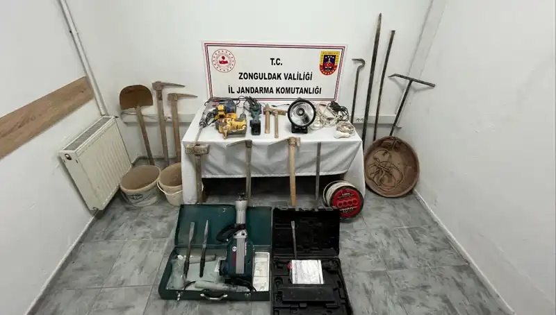 Çaycuma'da Kaçak Kazı Yapan 5 Kişi Operasyonda Yakalandı!