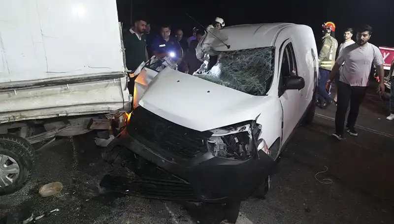 İstanbul'da Feci Kaza: 3 Kişi Hastaneye Kaldırıldı