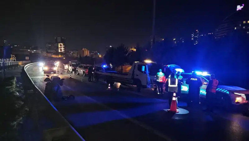 TEM Otoyolu’nda Dehşet Verici Kaza: Yatan Kişi Metrelerce Sürüklendi!