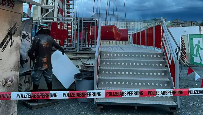 Çocukların Salıncağına Çarpan Reklam Direği: Facianın Eşiğinden Dönüldü!