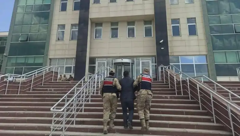 Hapis Cezasıyla Aranan Zanlı, Saklandığı Yerde Sıra Dışı Yöntemle Ele Geçirildi