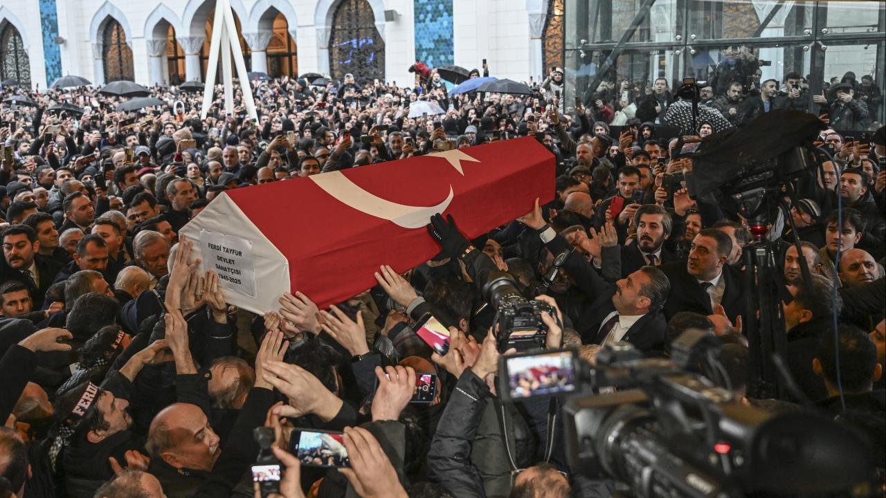 Türk Sinemasının Unutulmaz İsmi Ferdi Tayfur Son Yolculuğuna Uğurlandı