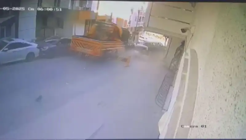 Kontrolden Çıkan Vinç, 23 Araba ile Kaosa Neden Oldu!