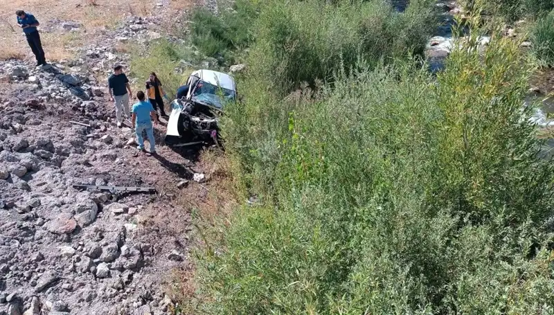 Sivas’ta Feci Kaza: Otomobil Dere Yatağına Uçtu, İki Can Aldı