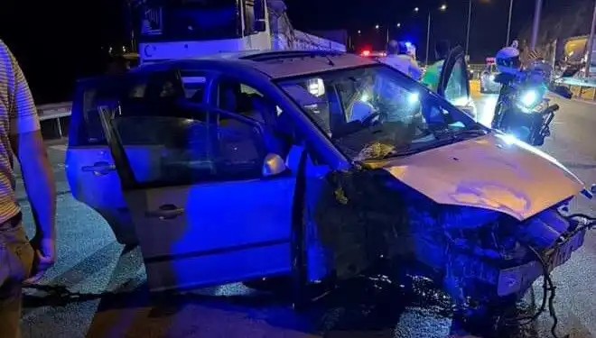 Otomobil Bariyere Çarptı: Trajik Kaza Bir Can Aldı, 3 Kişi Yaralandı