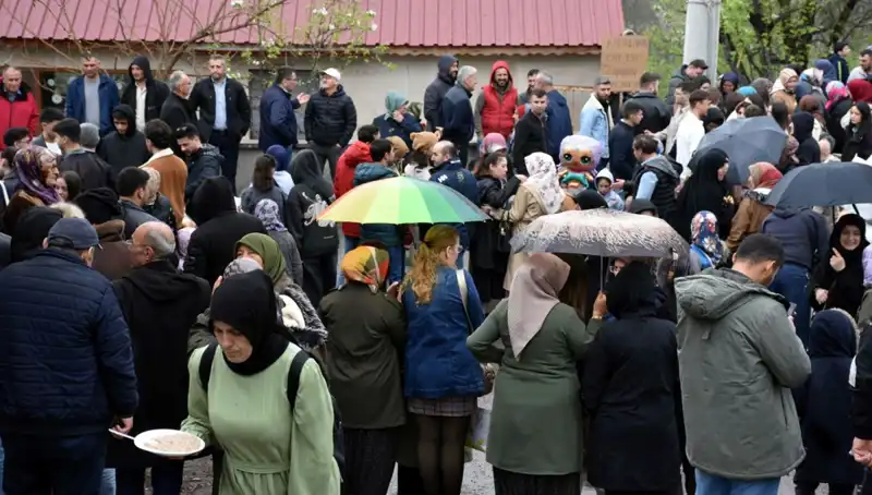 Bayramda Bir Araya Gelen 12 Bin Kişi Gelenekleri Yaşatıyor
