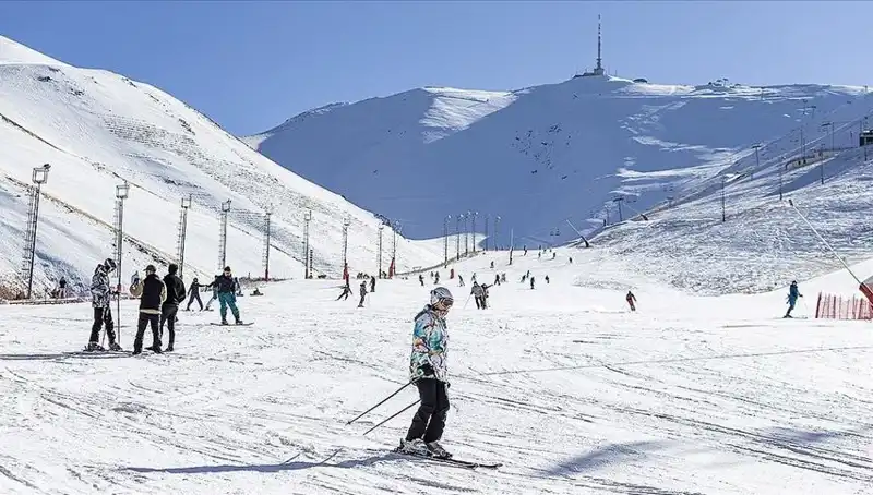 Palandöken'de Kayak Sezonu Başladı: En Yüksek Kar Kalınlığı Heyecanı!