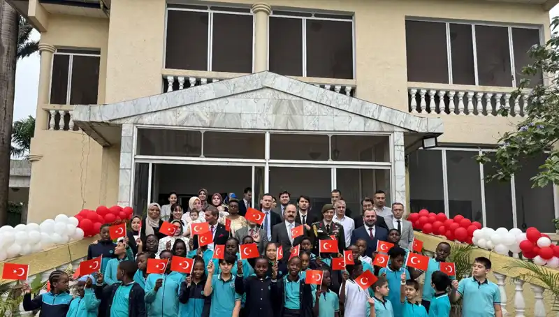 Kamerun'da 23 Nisan Ulusal Egemenlik ve Çocuk Bayramı'na Coşkulu Kutlama