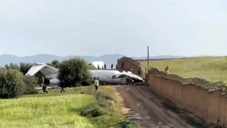 Pistten Çıkan Uçak Duvara Çarparak Endişe Yarattı