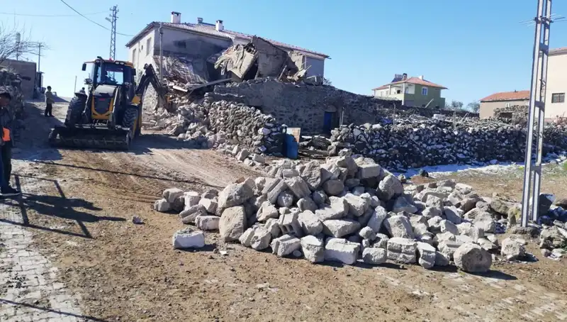 Kayseri'de Ahır Çökmesi: 35 Küçükbaş Hayvan ve 2 Eşek Yaşamını Yitirdi