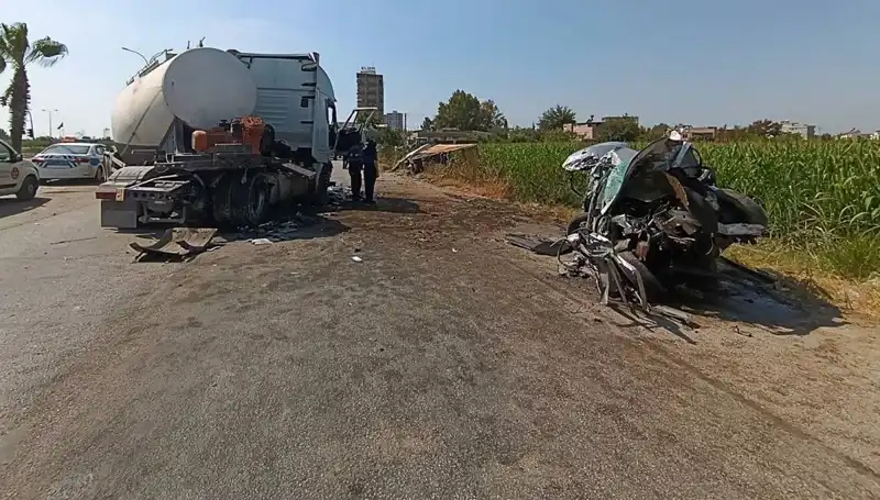 Adana'da Tanker Kazası: Otomobil ve Kamyon Feci Şekilde Çarpıştı