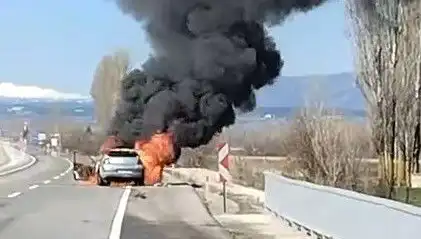 Kütahya’da Seyir Halindeki Otomobil Alev Alev Yandı, Korku Dolu Anlar Yaşandı