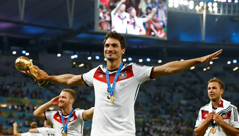 Alman Futbol Starı Hummels Aktif Kariyerine Son Veriyor!