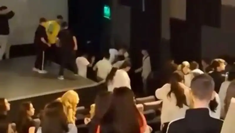 Rapçi Çakal'ın Hayranlarının Kavgası: Sosyal Medya Gündeminde Yükselişte