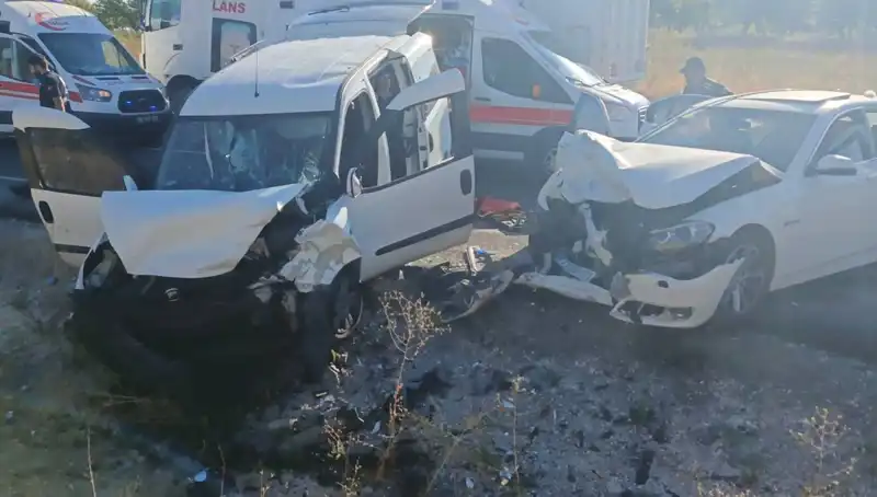 Nevşehir'de Korkutan Trafik Kazası: 14 Yaralı Hastaneye Kaldırıldı
